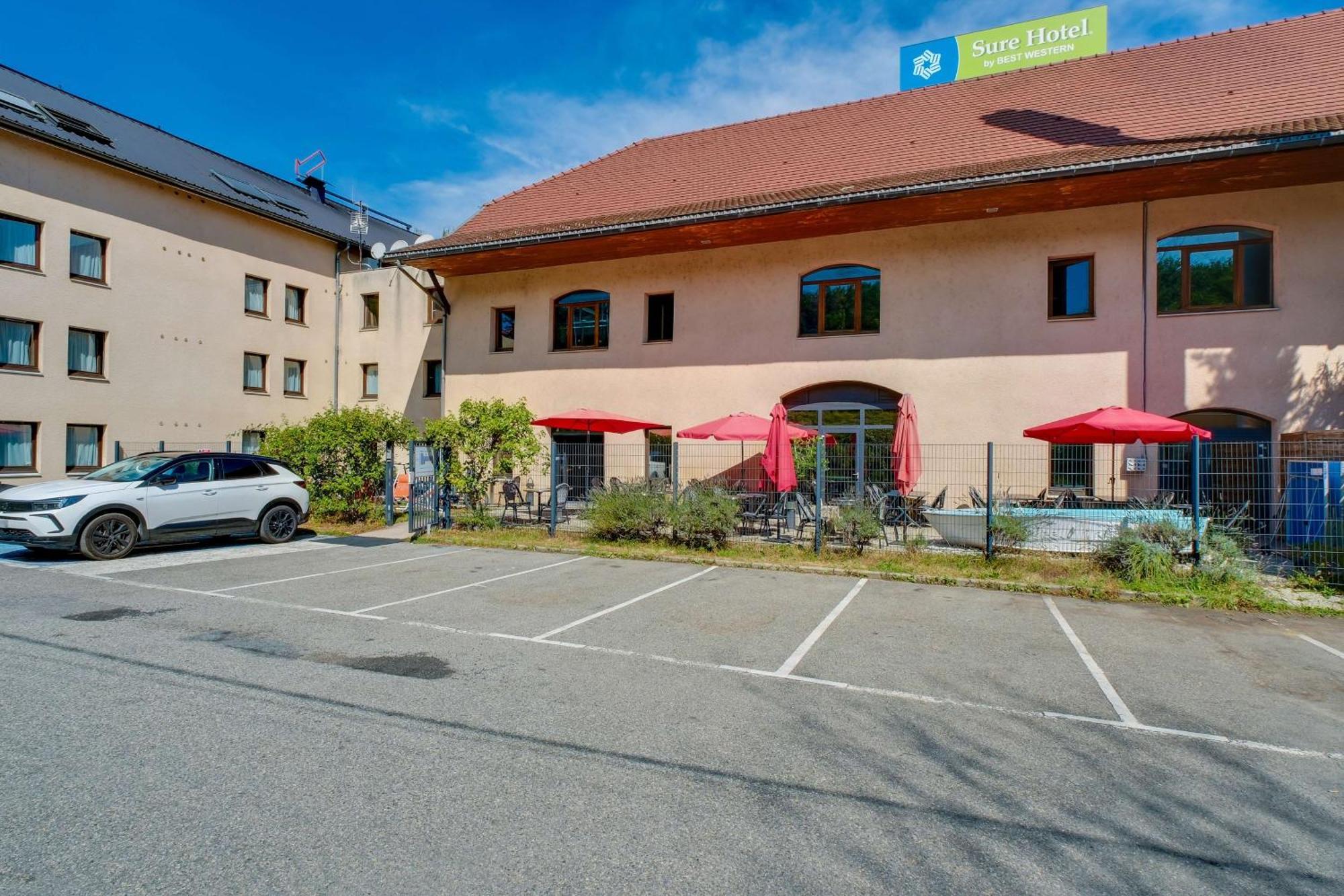 Sure Hotel By Best Western Annecy Кран-Жевріє Екстер'єр фото
